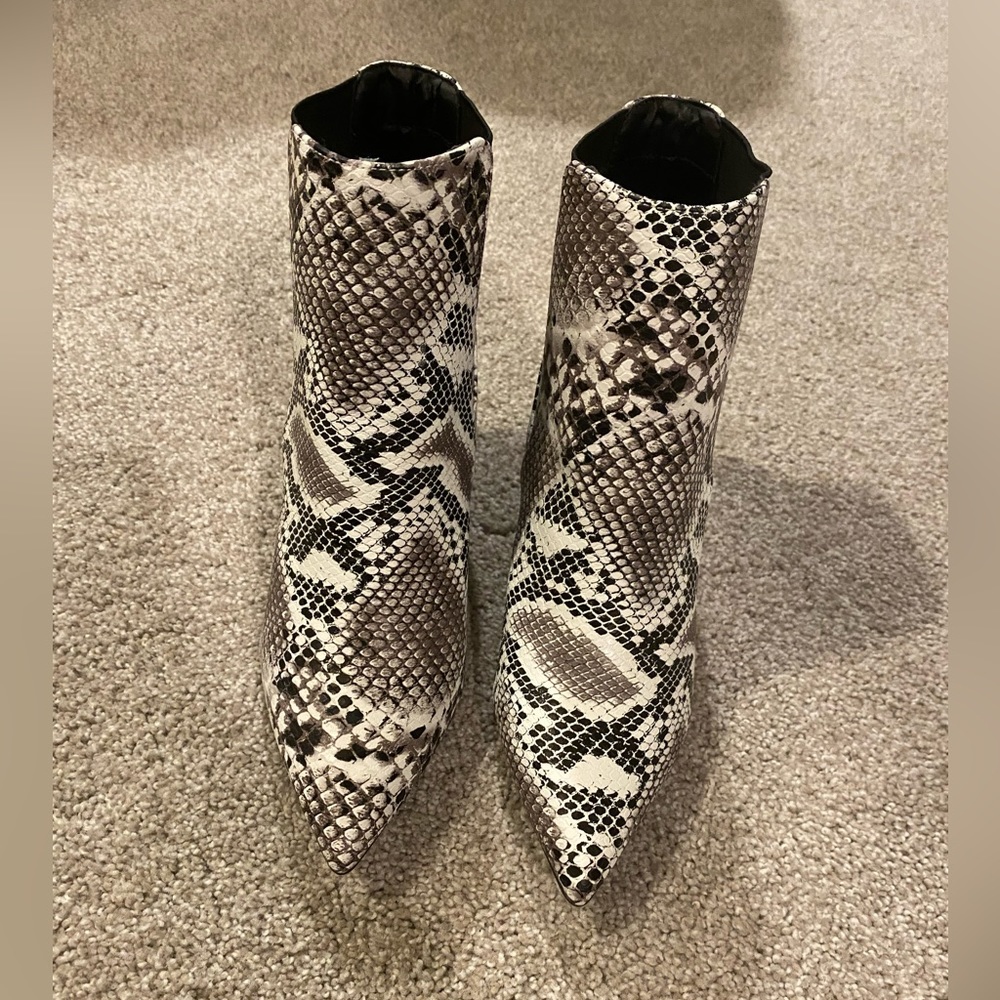Too small! New perfect condition and so cute!
